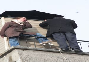 Polis intihardan vazgeçirdi